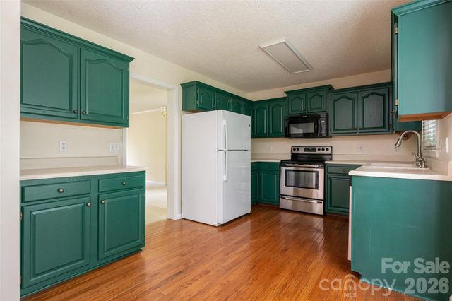 204 Windsor Forest Circle, Fletcher, NC 28732