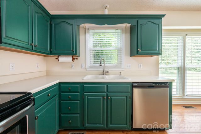 204 Windsor Forest Circle, Fletcher, NC 28732