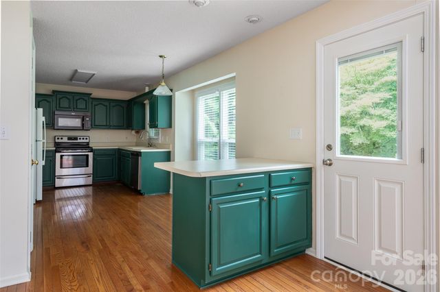 204 Windsor Forest Circle, Fletcher, NC 28732