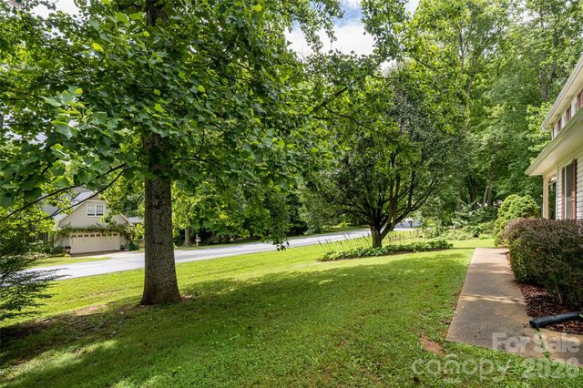 204 Windsor Forest Circle, Fletcher, NC 28732
