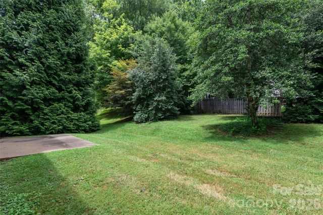 204 Windsor Forest Circle, Fletcher, NC 28732