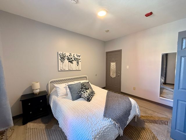 70 Russell 3, Worcester, MA 01609