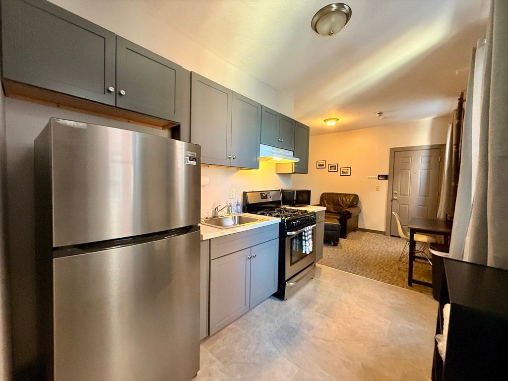 70 Russell 3, Worcester, MA 01609