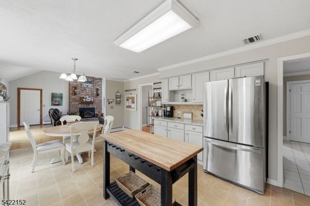 10 Acorn Dr, Washington Twp., NJ 07853