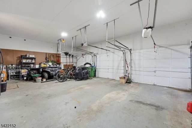 10 Acorn Dr, Washington Twp., NJ 07853