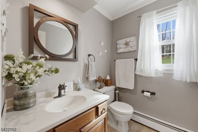 10 Acorn Dr, Washington Twp., NJ 07853