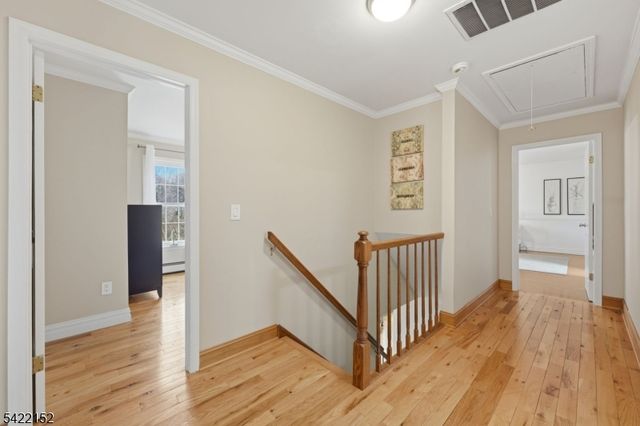 10 Acorn Dr, Washington Twp., NJ 07853