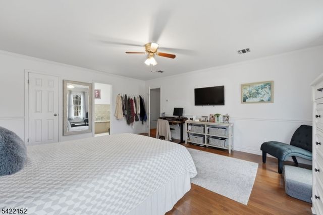 10 Acorn Dr, Washington Twp., NJ 07853