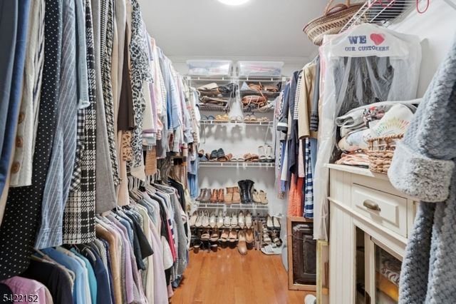 10 Acorn Dr, Washington Twp., NJ 07853