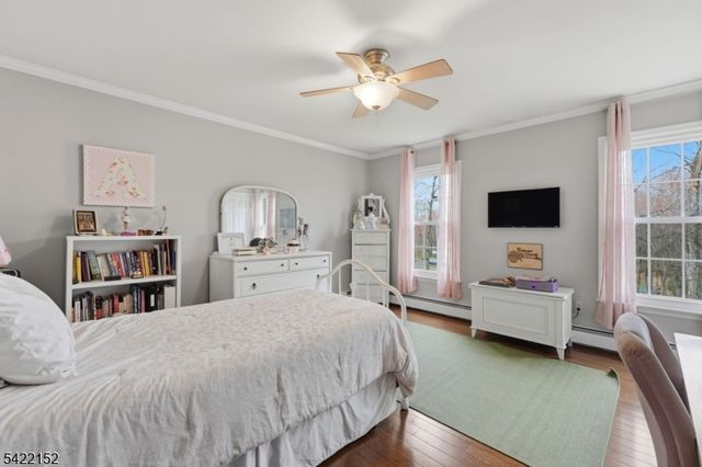 10 Acorn Dr, Washington Twp., NJ 07853