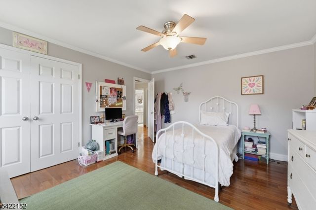 10 Acorn Dr, Washington Twp., NJ 07853