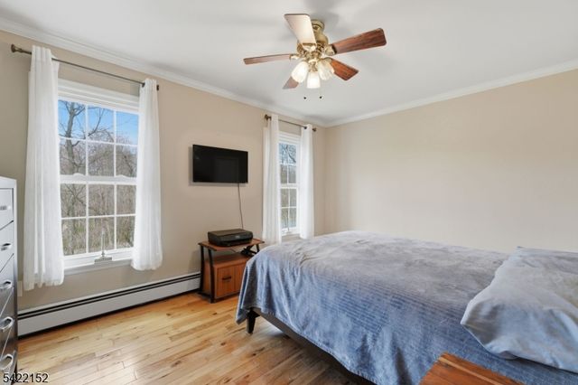 10 Acorn Dr, Washington Twp., NJ 07853