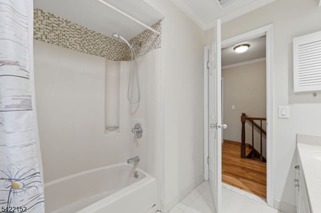 10 Acorn Dr, Washington Twp., NJ 07853