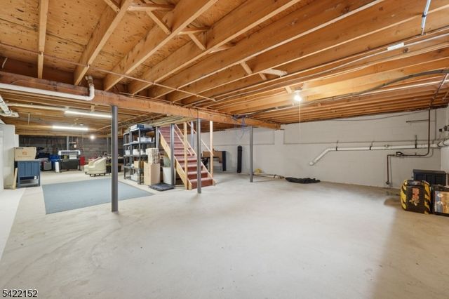 10 Acorn Dr, Washington Twp., NJ 07853