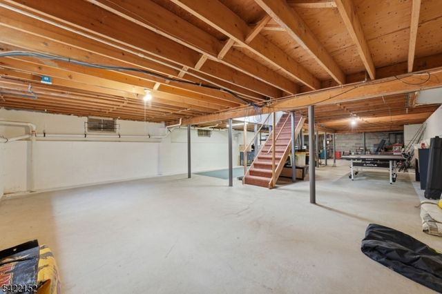 10 Acorn Dr, Washington Twp., NJ 07853