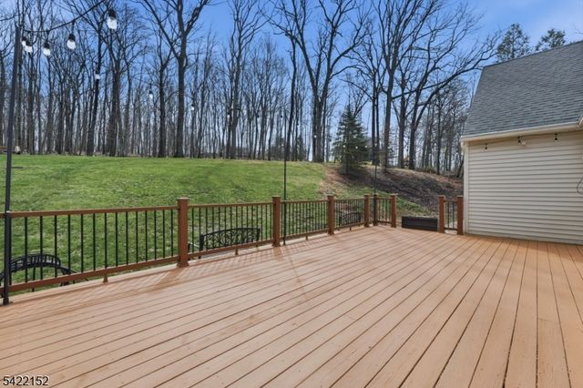 10 Acorn Dr, Washington Twp., NJ 07853