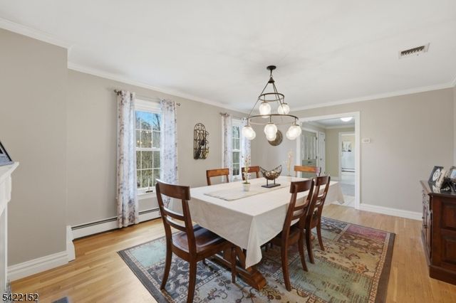 10 Acorn Dr, Washington Twp., NJ 07853