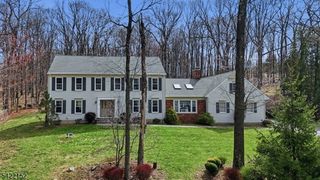 10 Acorn Dr, Washington Twp., NJ 07853