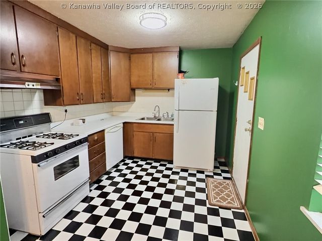 104 Dodd Street, Poca, WV 25159