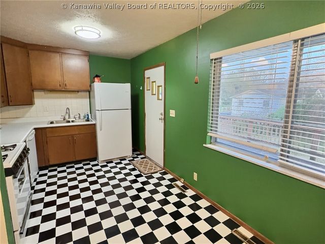 104 Dodd Street, Poca, WV 25159