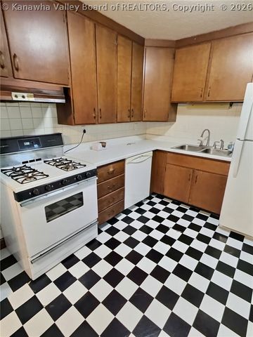 104 Dodd Street, Poca, WV 25159