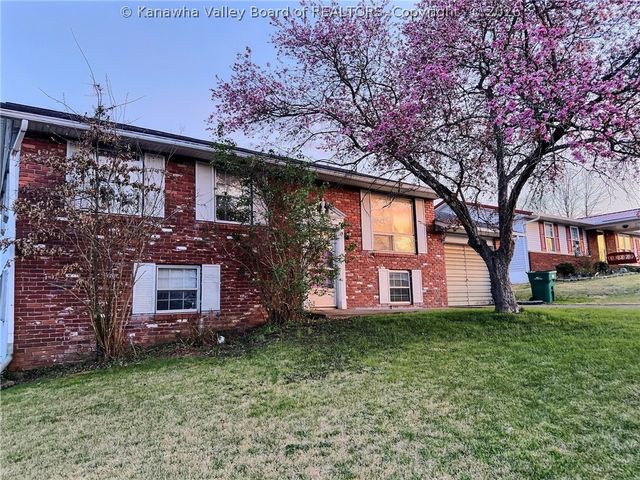 104 Dodd Street, Poca, WV 25159