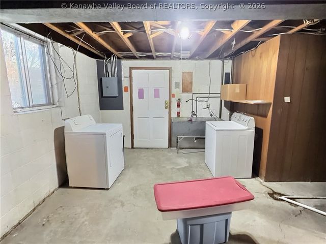 104 Dodd Street, Poca, WV 25159