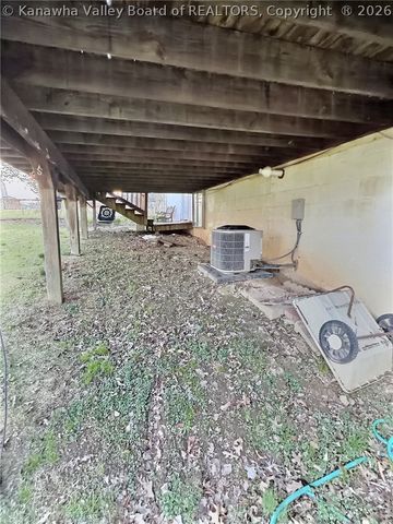 104 Dodd Street, Poca, WV 25159