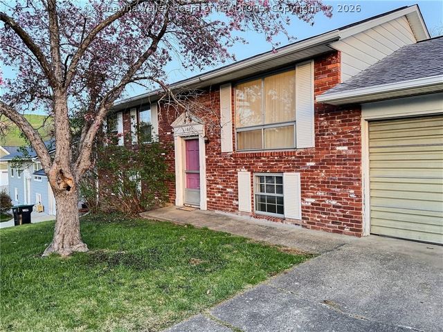 104 Dodd Street, Poca, WV 25159