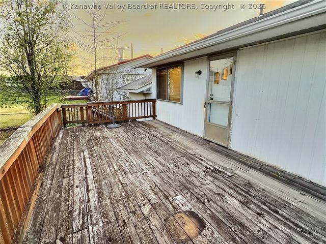 104 Dodd Street, Poca, WV 25159