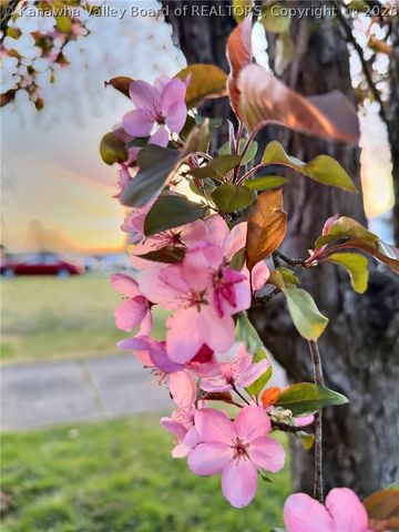 104 Dodd Street, Poca, WV 25159