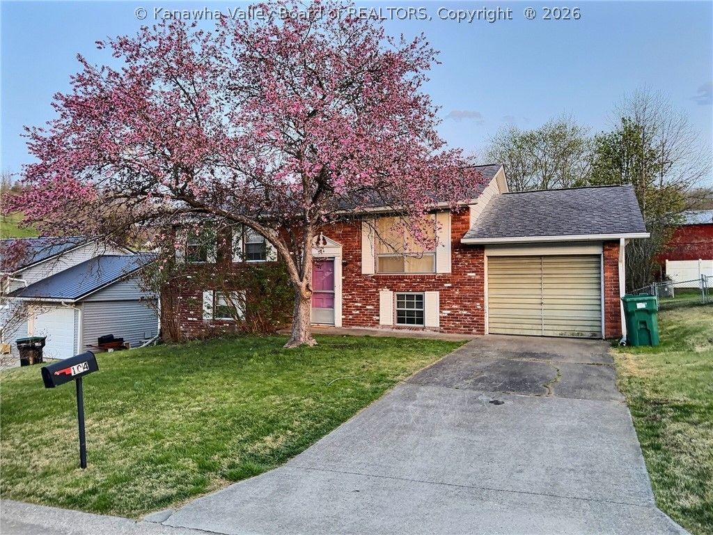 104 Dodd Street, Poca, WV 25159