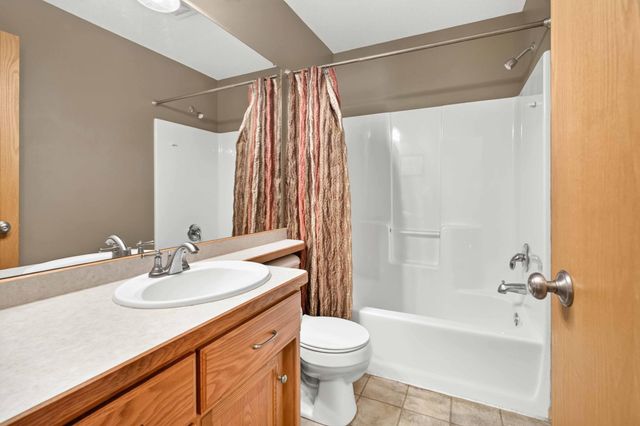 624 29th Street N, Moorhead, MN 56560