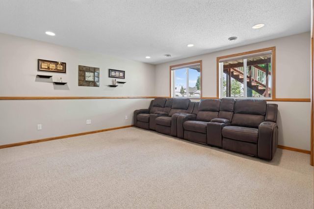 624 29th Street N, Moorhead, MN 56560