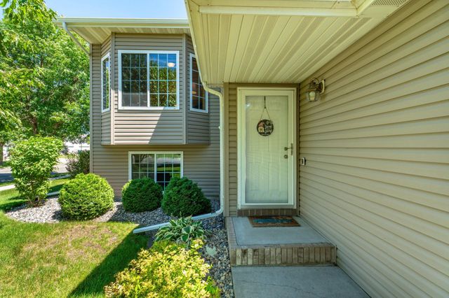624 29th Street N, Moorhead, MN 56560