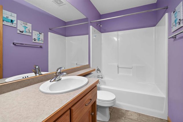 624 29th Street N, Moorhead, MN 56560
