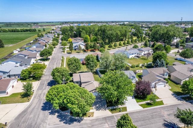 624 29th Street N, Moorhead, MN 56560