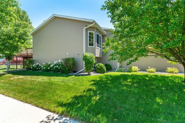 624 29th Street N, Moorhead, MN 56560