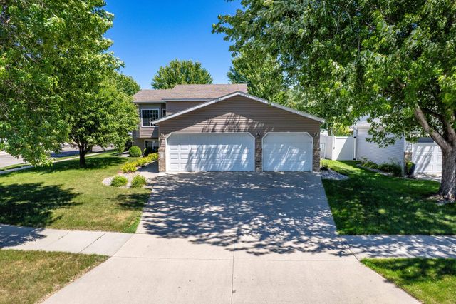 624 29th Street N, Moorhead, MN 56560