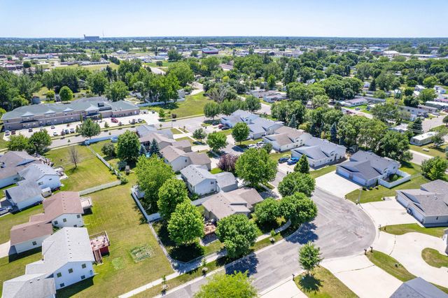 624 29th Street N, Moorhead, MN 56560