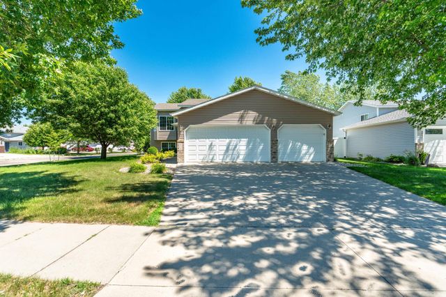 624 29th Street N, Moorhead, MN 56560