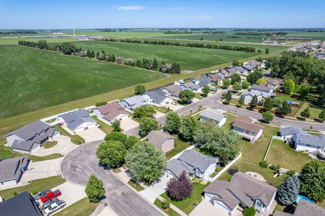 624 29th Street N, Moorhead, MN 56560