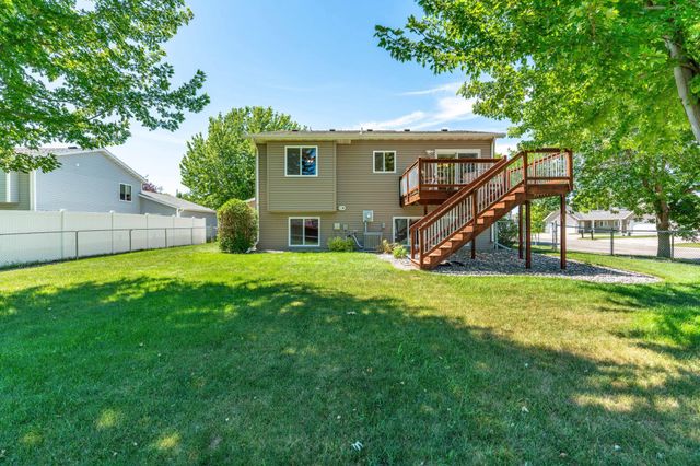 624 29th Street N, Moorhead, MN 56560