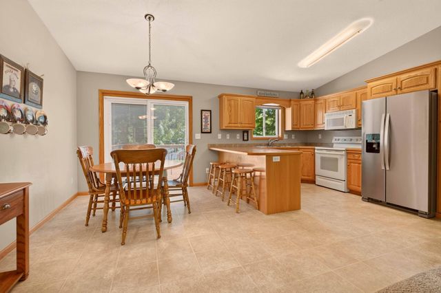 624 29th Street N, Moorhead, MN 56560