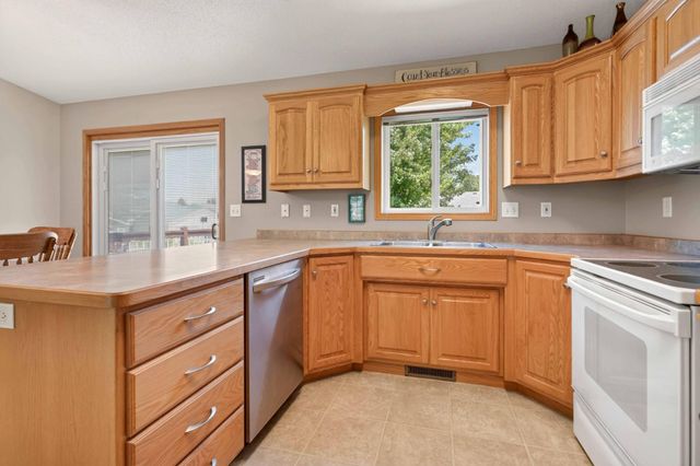 624 29th Street N, Moorhead, MN 56560