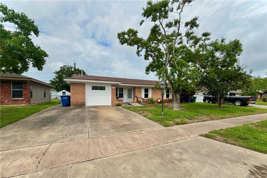 5838 Glen Arbor Dr, Corpus Christi, TX 78412