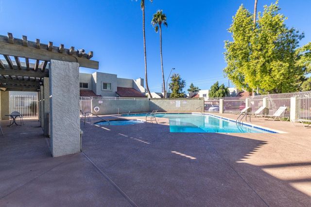 222 W Brown Road 104, Mesa, AZ 85201