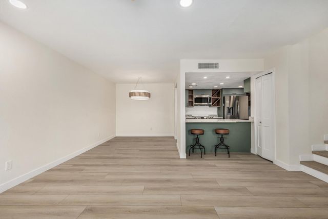 222 W Brown Road 104, Mesa, AZ 85201