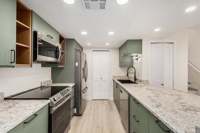 222 W Brown Road 104, Mesa, AZ 85201