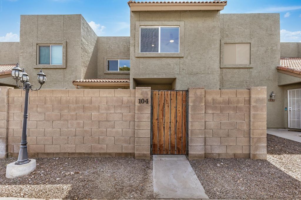 222 W Brown Road 104, Mesa, AZ 85201